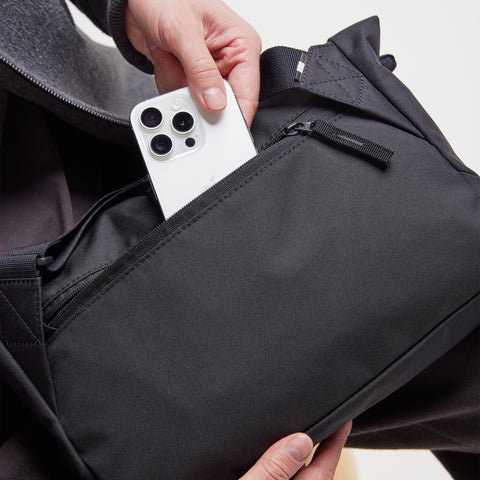 GOTBAG. Messenger bag monochrome black