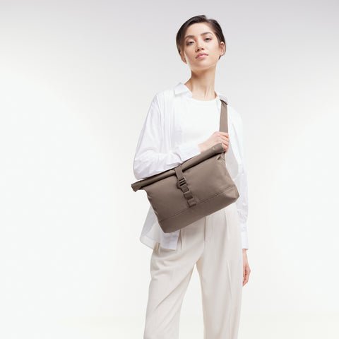 GOTBAG. Messenger bag monochrome oyster