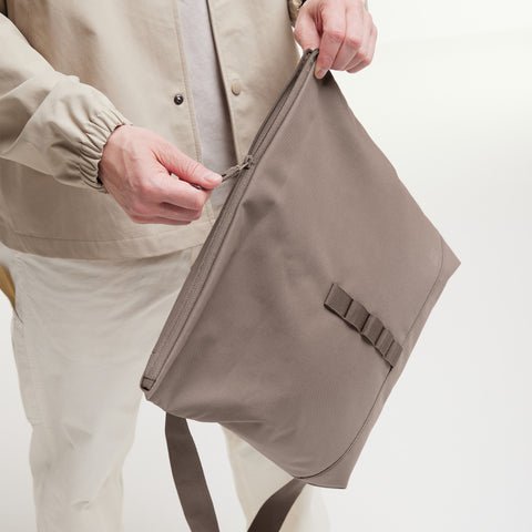 GOTBAG. Messenger bag monochrome oyster