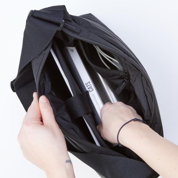 GOTBAG. Puffer Square Bag Large monochrome black