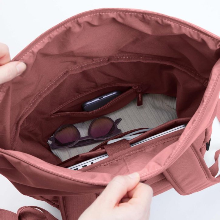 GOTBAG. RollTop easy monochrome lion fish