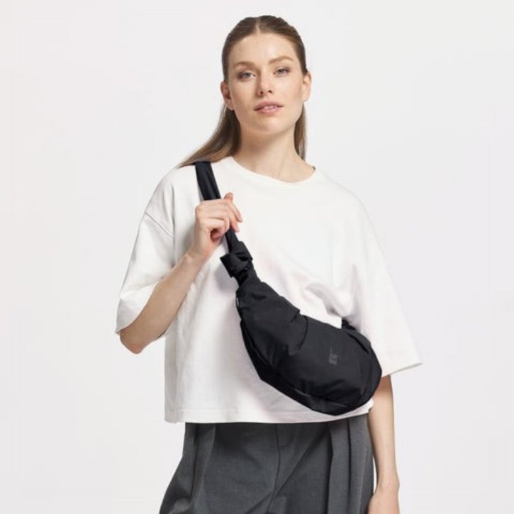 GOTBAG. PLEAT Moon bag small black