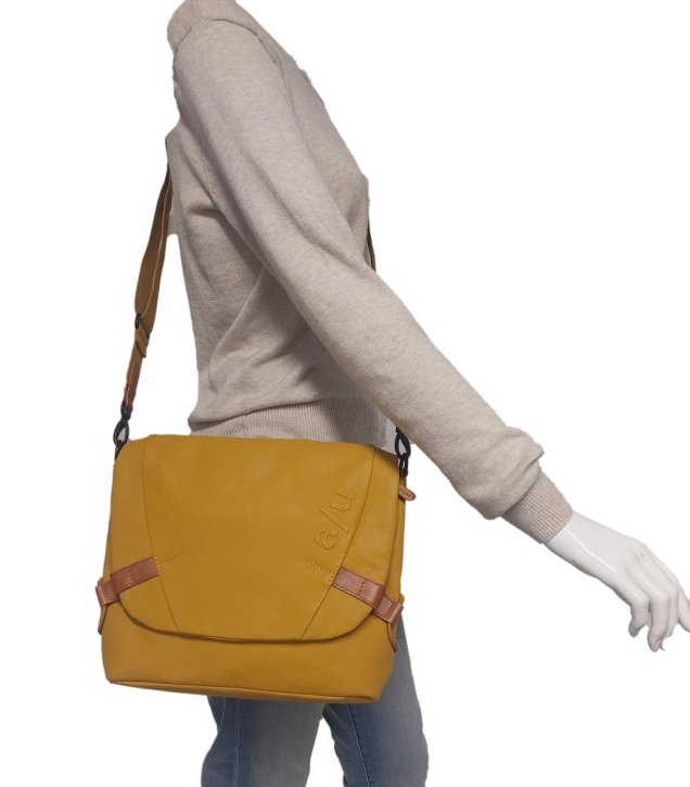 Aunts & Uncles SENDAI Umhängetasche 8" mustard