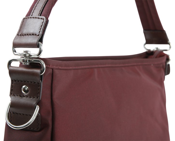 BOGNER Small Aisha Schultertasche carmine