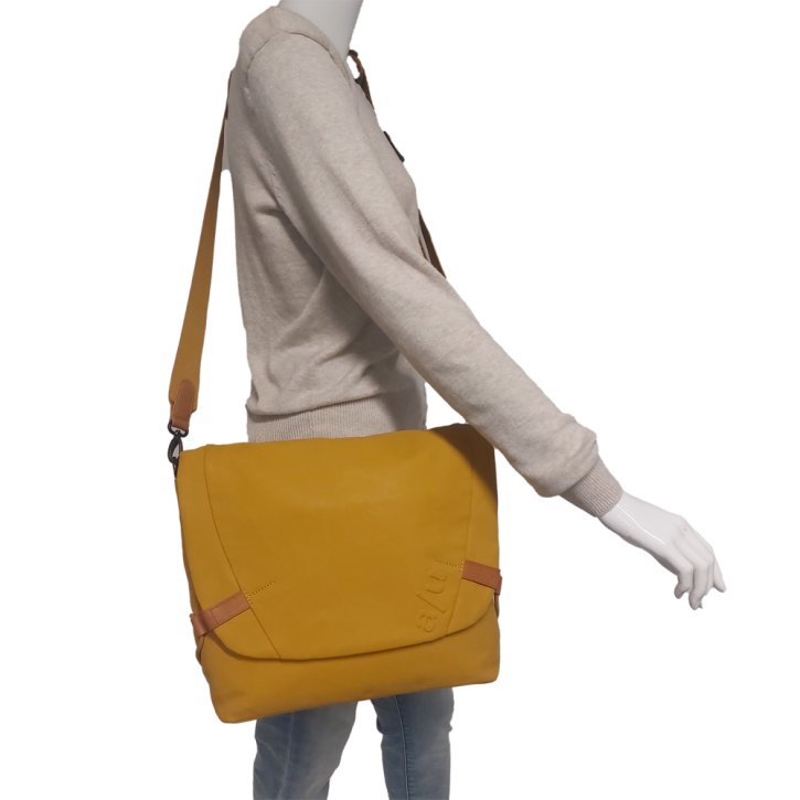 Aunts & Uncles MATSUMOTO Umhängetasche mustard