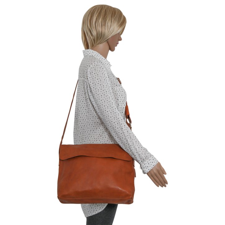 Saccoo MINAS L Schultertasche cognac