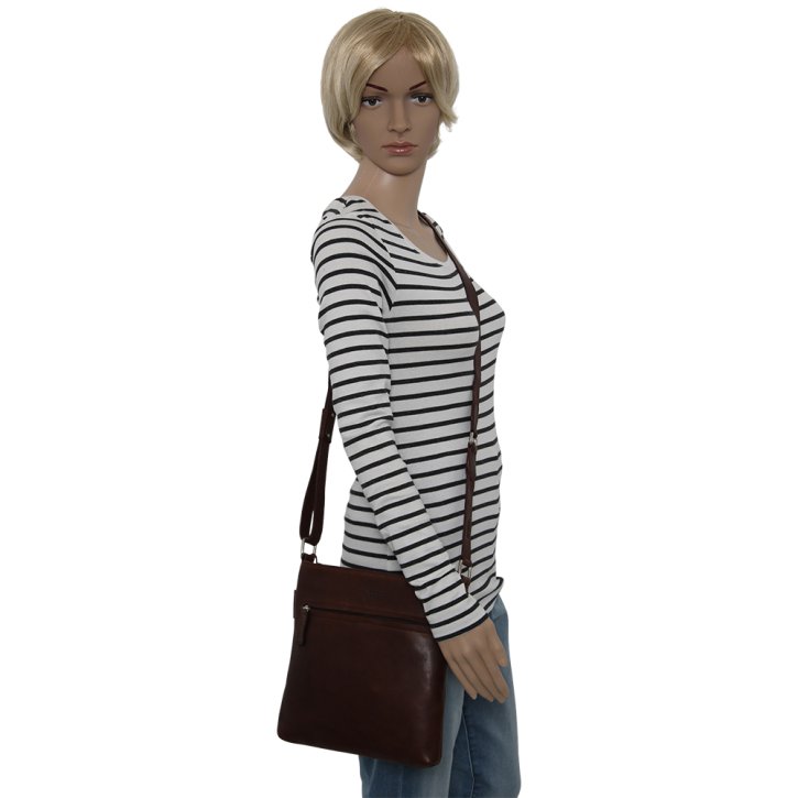 Saccoo Gladis M brown