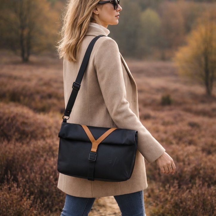 Aunts & Uncles TAKAHASHI RE Umhängetasche outer space