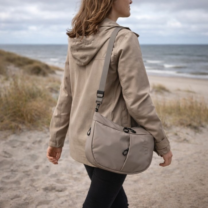 Aunts & Uncles TOYO RE LITE halfmoon bag driftwood