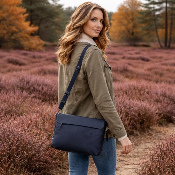 Aunts & Uncles AOKI RE LITE Umhängetasche outer space