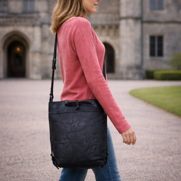 Aunts & Uncles MRS. PANCAKE Umhängetasche night sky