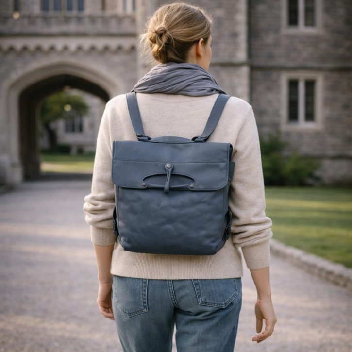 Aunts & Uncles Mrs. Mince Pie Tasche/ Rucksack  coronet blue