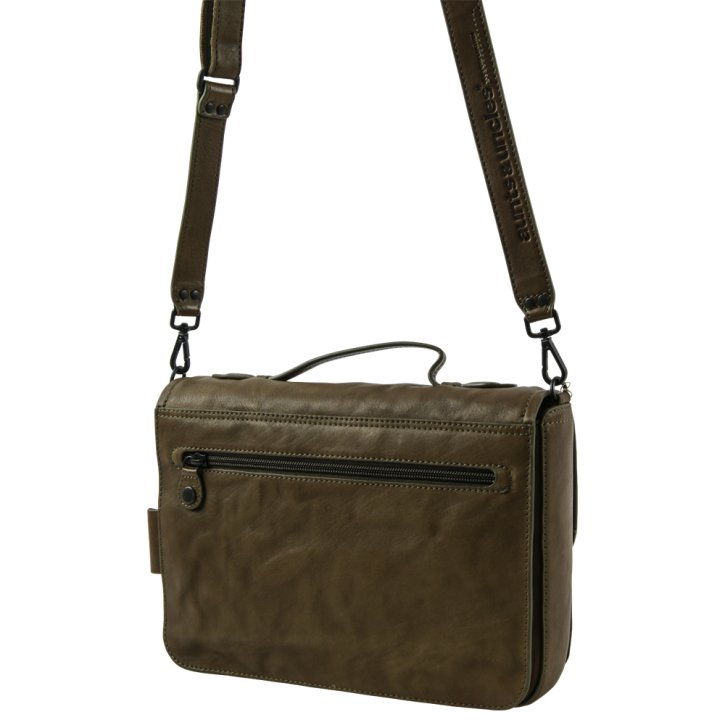 Aunts & Uncles Mrs. Pistacio Pie tarmac