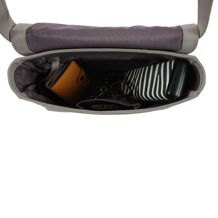 Bree Cary 11 Schultertasche vintage khaki cross flap