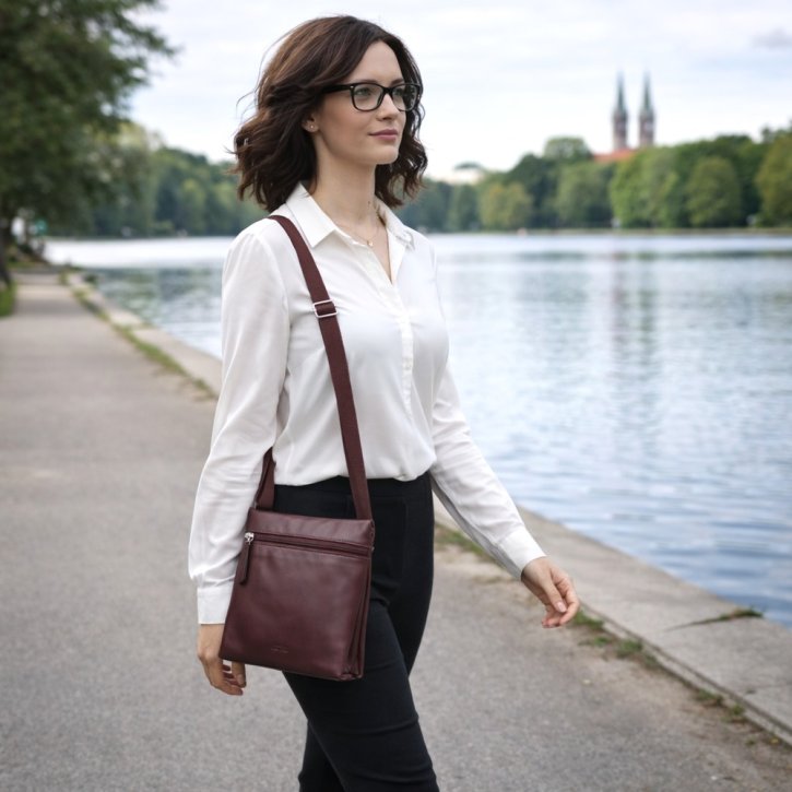 Bree VORA 1 Schultertasche port royal