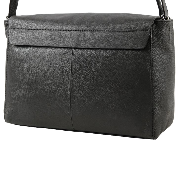 Bree Justine 2 Business-Bag pavement