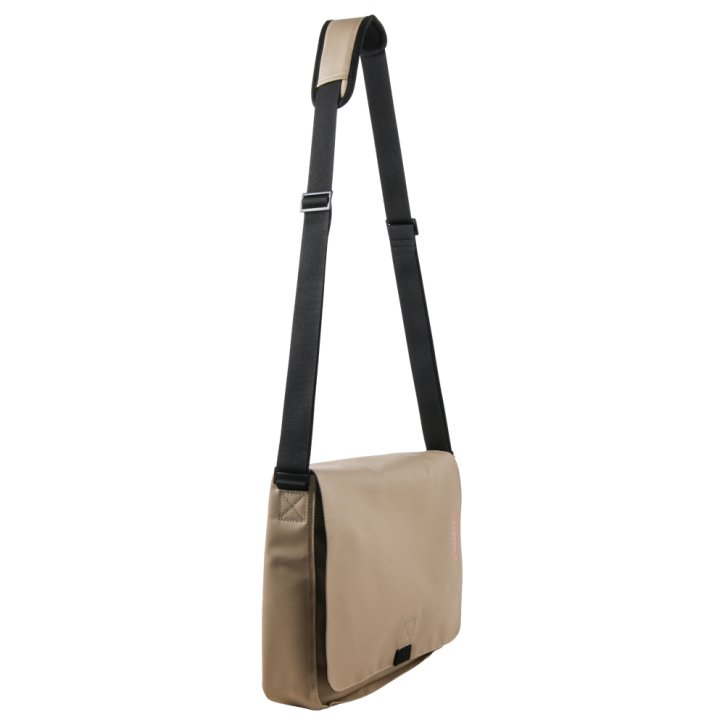 Bree PNCH 49 messenger bag silver milk