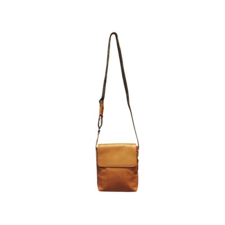 Saccoo Tapa Schultertasche cognac