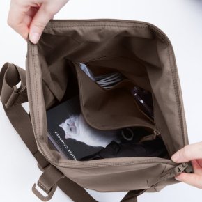 GOTBAG. Messenger bag monochrome oyster