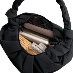 GOTBAG. PLEAT Moon bag large black