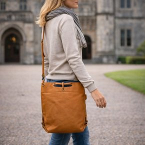 Aunts & Uncles MRS. PANCAKE Umhängetasche satin brass