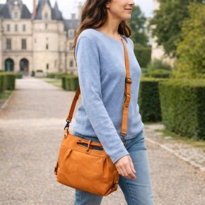 Aunts & Uncles Mrs. Strawberry Muffin honey