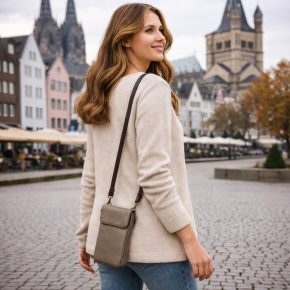 Aunts & Uncles Cloudberry desert taupe